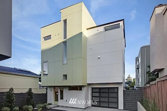 Lovely Magnolia Home 0*, Seattle