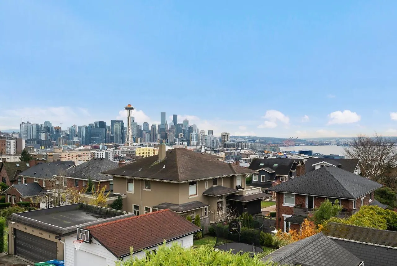 Lovely Magnolia Home Seattle