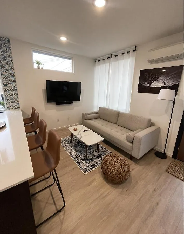 Lovely Magnolia Home 0*, Seattle United States
