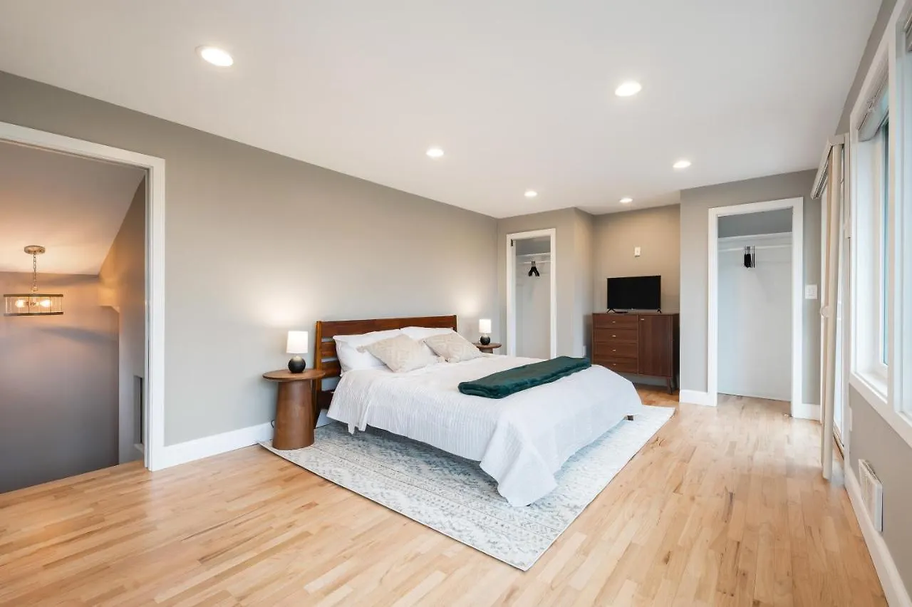 Lovely Magnolia Home Seattle