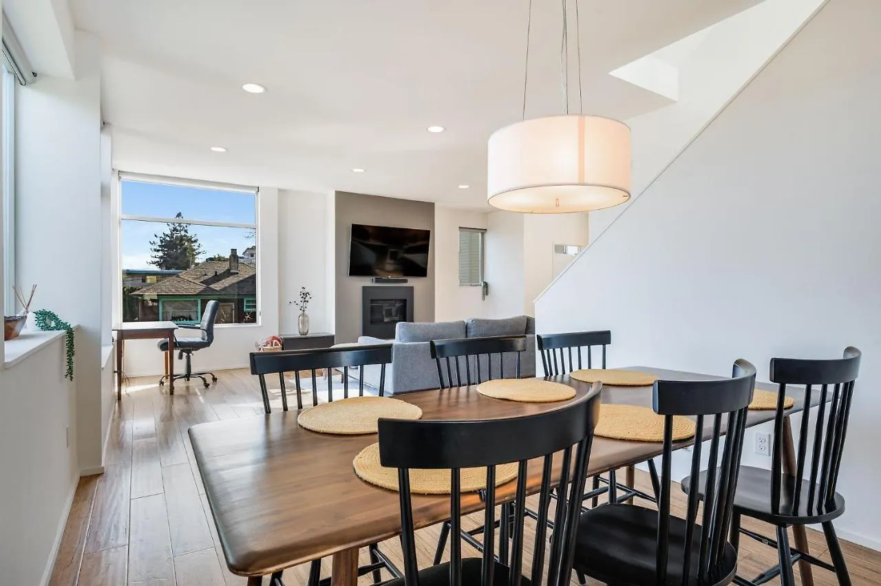 Lovely Magnolia Home 0*, Seattle United States